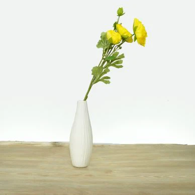 پیلا مصنوعی لوٹس کے پھول کے تنوں